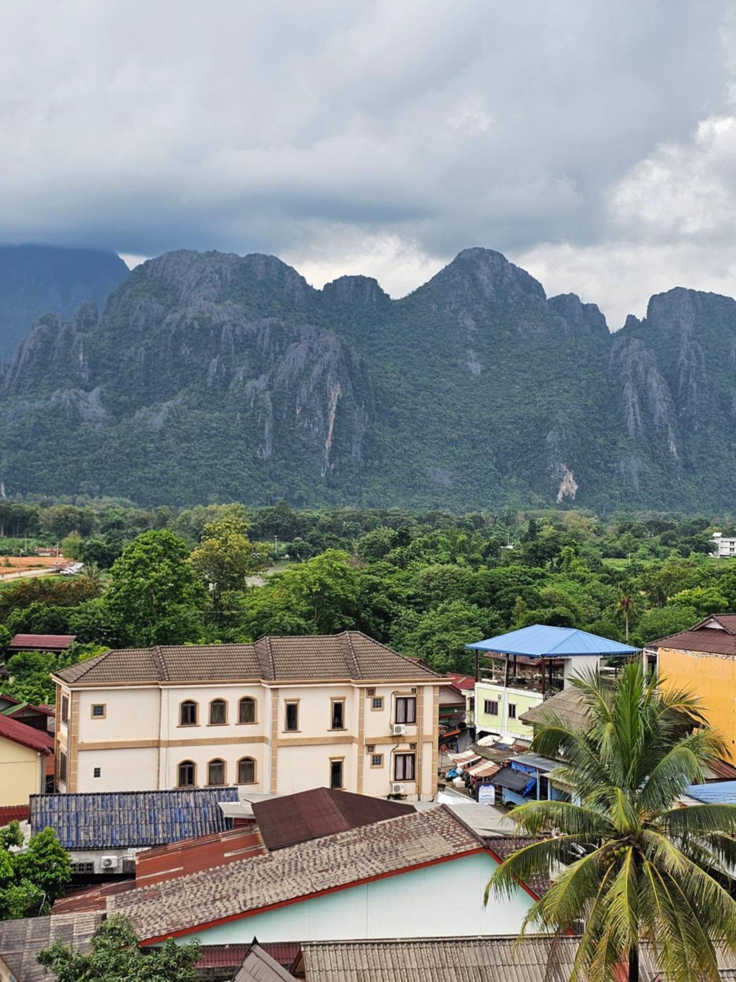 Sky Hotel Vang Vieng Exterior foto