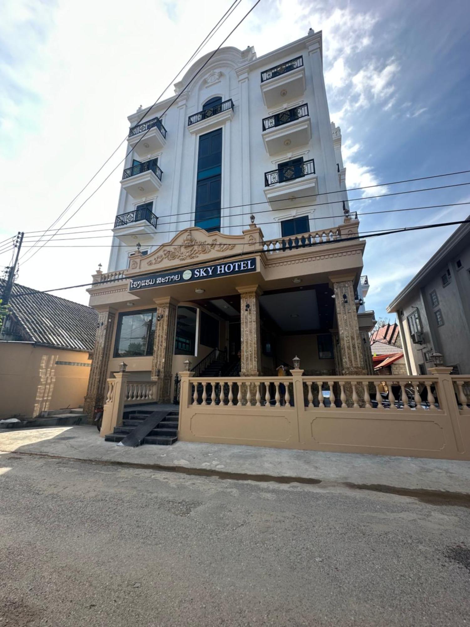 Sky Hotel Vang Vieng Exterior foto